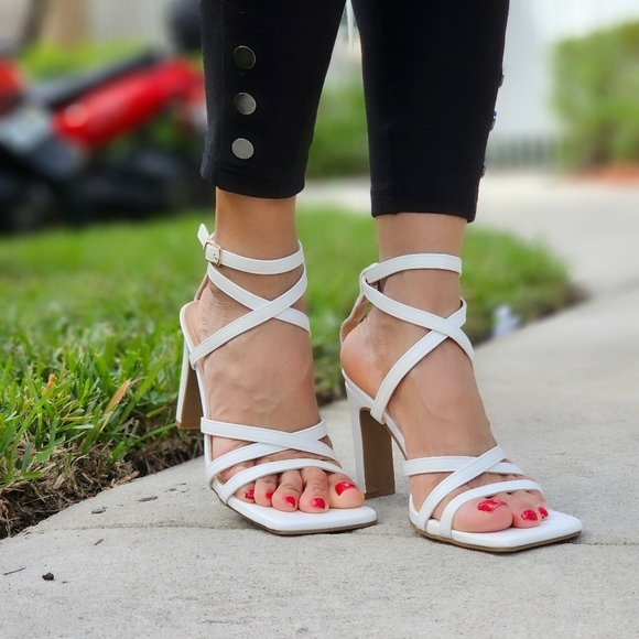 Womens Triple Straps Chunky Heels Sandals White Color - Picture 2 of 5